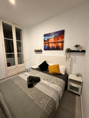 Rooms in spacious apartment in City Center